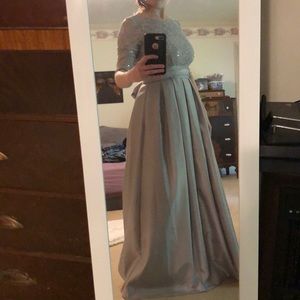 Jessica Howard silver formal gown. Size 8 NWT